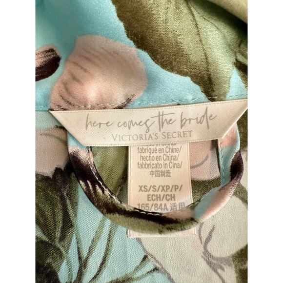 Victoria’s Secret Here Comes the Bride Floral Kimono Robe XS - Picture 3 of 7